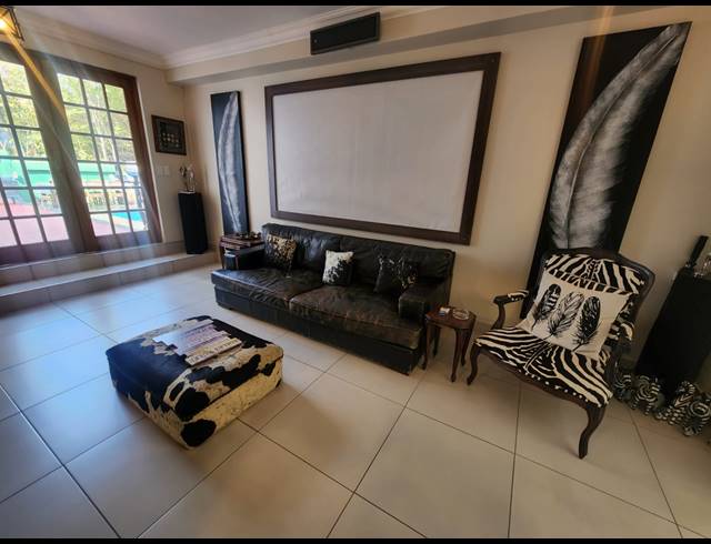 5 BEDROOM TOWNHOUSE FOR SALE IN VAALVIEW